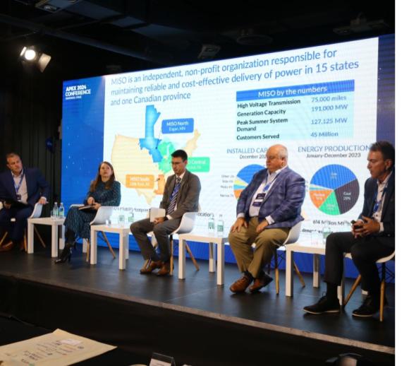 Imagen Operadores de redes eléctricas del mundo se reúnen en Chile para abordar desafíos de la transición energética